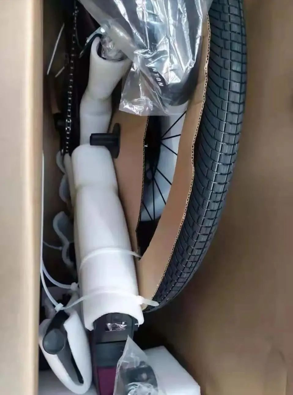 中港鋰<a href='http://www.lztzps.com' title='電池海運' >電池海運</a>